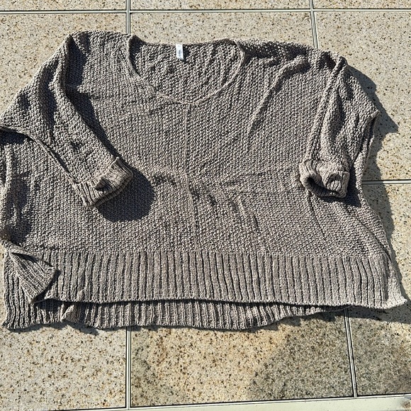 Oversized Wishlist, Size M/L, Gray 3/4 Sleeve Top - Picture 3 of 6